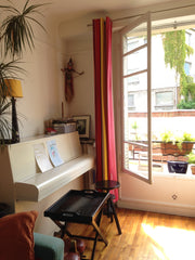 Charming woody sunny 2-BR family flat on quiet cobblestone street w/ view of tre Paris, France Paris Butte Bergeyre chez Rosy (No. 7511902694776) Entire rental unit vacation rental 3762357
