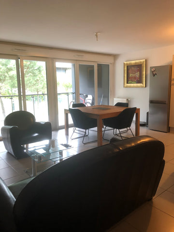 Appartement de type F3 de 70 m2 avec terrasse couverte situé dans une résidence  Bordeaux, France Appartement dans résidence de standing Entire condo vacation rental 35569199