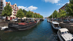 Located in the heart of Copenhagen, on the canals of Christianshavn, you will fi Copenhagen, Denmark Charming apartment  w/ garden & view to the canal Entire condo vacation rental 664471641581458779