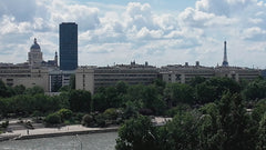En haut d'un immeuble de pierre, l'appartement de 70m² offre une vue et des couc Paris, France 2 bedrooms 70m² flat with an amazing view on Paris Entire rental unit vacation rental 13706526