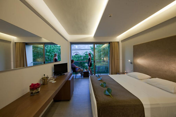 Oktober Downtown Rooms - 3* City Hotel,  enjoys a prime location in the heart of Fethiye, Turkey OKTOBER DOWNTOWN DOUBLE ROOM CITY VIEW B&B Private room in bed and breakfast vacation rental 42084204