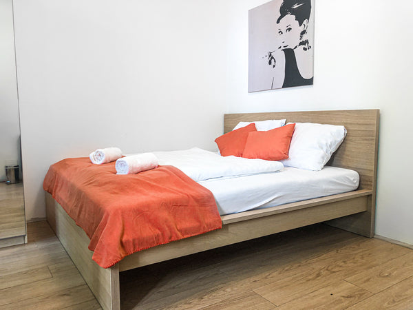 The apartment is a beautiful Viennese building apartment with 2 private bedrooms Vienna, Austria Delightful 2BR Apartment- Ideal for Longstays Entire rental unit vacation rental 698647259181378908