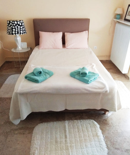 Freshly renovated penthouse studio only 7 minutes walking distance from Katechak Athens, Greece Penthouse studio near Katechaki metro, near center Entire condo vacation rental 39226848