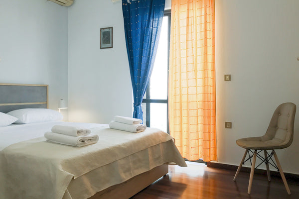Spacious and sunny 4th floor apartment. Bedroom with a double bed. Office room w  Remote work and vacation apt near Court Square Entire rental unit vacation rental 27187072