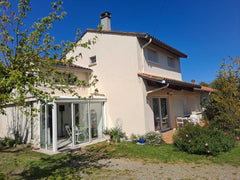 Profitez de cette maison de 110m2 ² sur grand terrain arboré dans quartier calme  Maison avec jardin,proche commodités,aéroport,tram Entire townhouse vacation rental 54325978