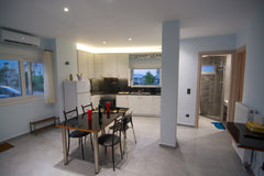 To Kατάλλυμα βρίσκεται στο κέντρο του Γαζίου δίπλα στο Δημαρχείο. Απέχει 1 χλμ.   Viktoria's Apartment Entire home vacation rental 35906376