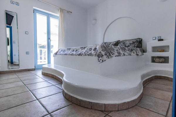 Casa Bianca is located in the main footpath of the island. It’s a 51 sq m apartm Greece Casa Bianca, Traditional Cycladic Home Entire rental unit vacation rental 18423110