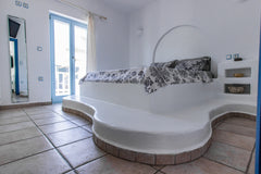 Casa Bianca is located in the main footpath of the island. It’s a 51 sq m apartm Greece Casa Bianca, Traditional Cycladic Home Entire rental unit vacation rental 18423110