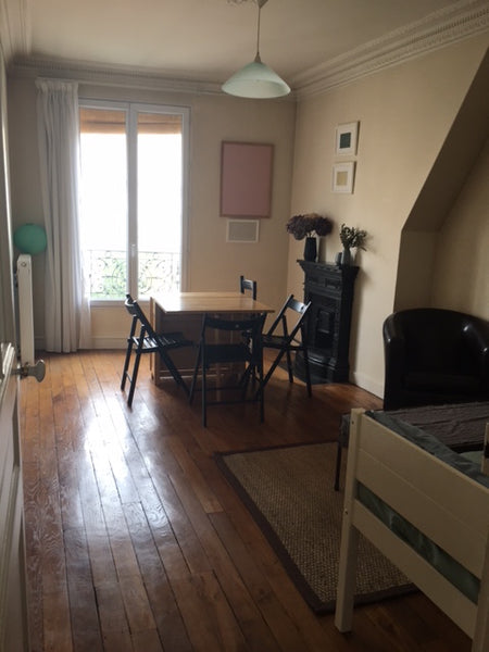 Appartement de charme (cheminée, parquet, moulures) situé au 4ème étage. En plei Paris, France 44m2 de charme quartier belleville buttes-chaumont Entire rental unit vacation rental 20011589