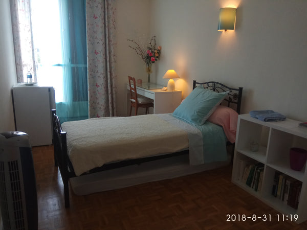 Lyon 5éme, à la limite de Tassin-la-demi-Lune dans une résidence arborisée et sé Lyon, France Chambre privée au calme Lyon 5ème- Tassin. Private room in rental unit vacation rental 21651948
