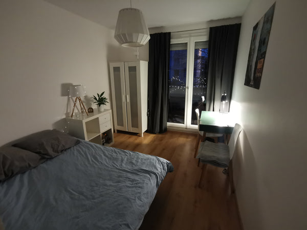 A 5 min à pied de la gare Part-Dieu, une belle chambre cozy avec balcon dans un  Lyon, France Chambre cozy avec balcon à 5min de la Part-Dieu Private room in rental unit vacation rental 46824893