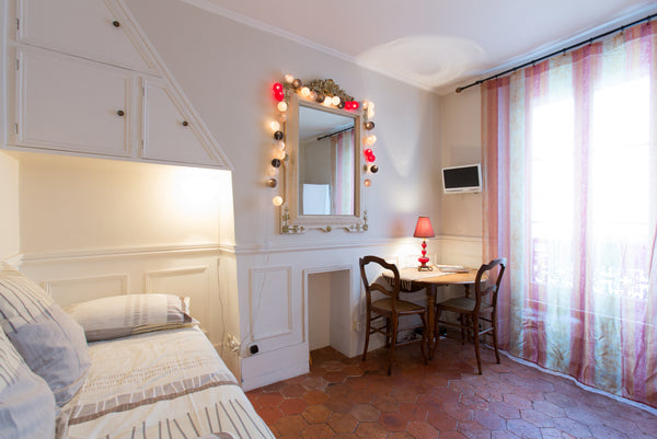 <b>The space</b><br />Charming studio to rent in a lovely historical district of Paris, France Montmartre Moulin Rouge Constance Entire rental unit vacation rental 253877