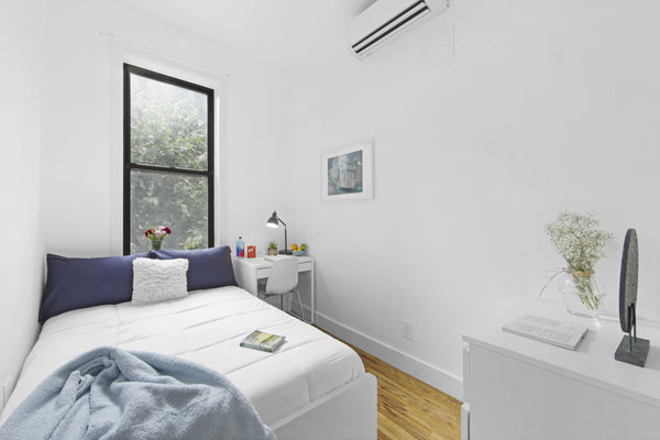 Modern digs meet vintage aesthetic in this spacious roommate-friendly apartment,  Rental unit in Brooklyn · 1 bedroom · 1 bed · 1 bath Private room in rental unit vacation rental 953657405710451117