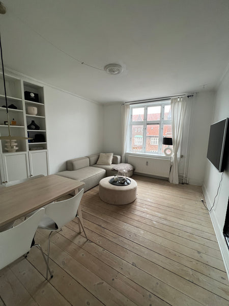 Nyd det simple liv i denne fredelige og centralt beliggende bolig. Kun 10 meter   Perfect apartment for a couple. Entire condo vacation rental 683953374353611244