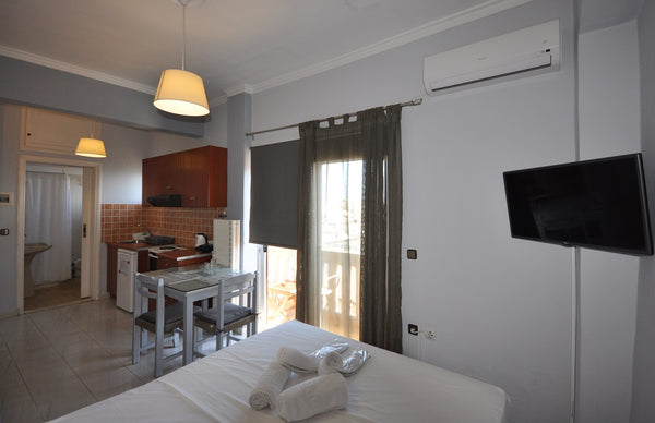 Our cosy studio is on the 4th floor of a building in the town of Chania.<br />A  Chania, Greece Studio #41 in Chania town Entire rental unit vacation rental 8766458