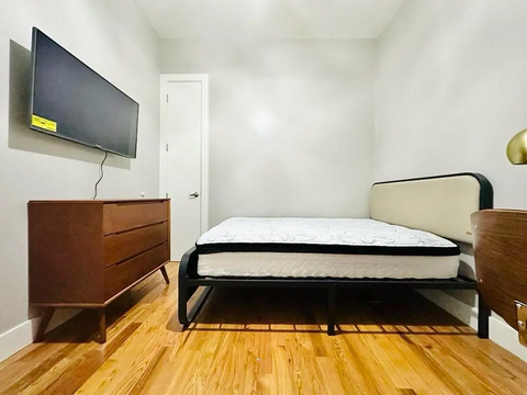 - Furnished room (90 sq ft), tons of light, new hardwood floor, in a 7 bedroom,  New York, NY Rental unit in Brooklyn · ★New · 7 bedrooms · 6 beds · 3 shared baths Private room in rental unit vacation rental 1051730788488389156