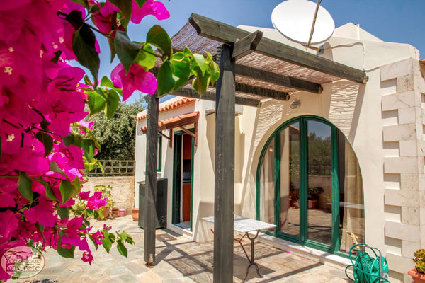 Schönes aktuell renoviertes Haus 3 min. vom Drapanias Beach entfernt! Das Haus i Wiesbaden, Germany Neu!schönes renoviertes Haus nur 3 min. vom Strand Entire home vacation rental 50353183