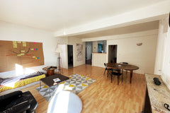 Logement central en plein coeur de la presqu’île, avec vue sur les quais du Rhôn La Roche-sur-Yon, France Lyon : appartement 84m2 - 2 chambres & véranda Entire rental unit vacation rental 53037716