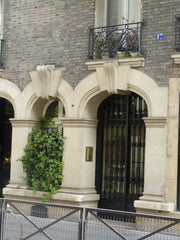 Stay  in the city centre and in a old condominium designed by a known architect, Paris, France Three rooms near Notre-Dame by the river Entire rental unit vacation rental 8543881