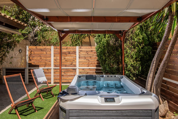 White apartment is located a few speps from the sandy beach of Ligaria, the famo Heraklion, Greece White apartment  in Ligaria Beach with  jacuzzi Entire rental unit vacation rental 622915264488782179