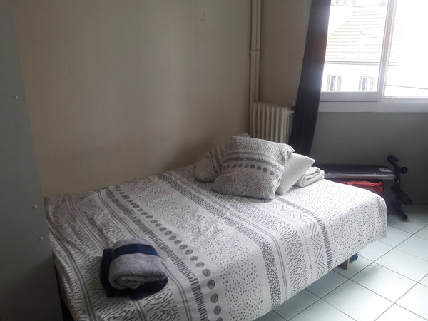Mon logement est proche de metro goncourt ligne 11 et metro belleville ligne 2.  Paris, France 20m2 très agreable aux 11ème. Private room in rental unit vacation rental 13421751