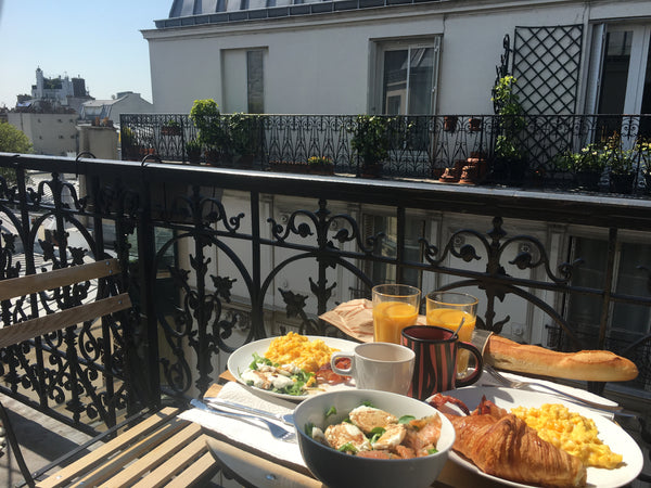 Discover Montmartre in an authentic Parisian flat. Located in a quiet and bright Paris, France Eiffel Tower view in a 45sqm-flat in Montmartre Entire rental unit vacation rental 23499618