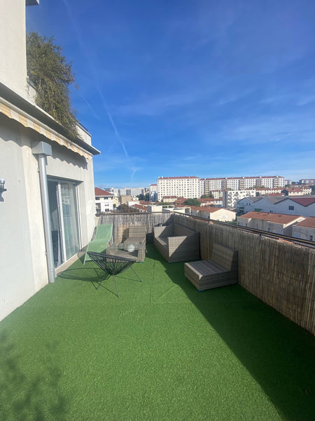 Logement entier situé au 4eme étage avec ascenseur. Le logement comprend une gra Villeurbanne, France Superbe appartement avec grande terrasse Entire rental unit vacation rental 751233612076984842