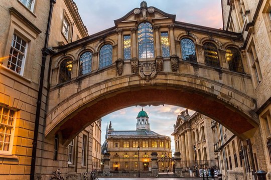 Oxford University Students Private Taxi Transfer to or from Heathrow Airport Private Tours and Travel Guide Europe London CITY London Destination Tour