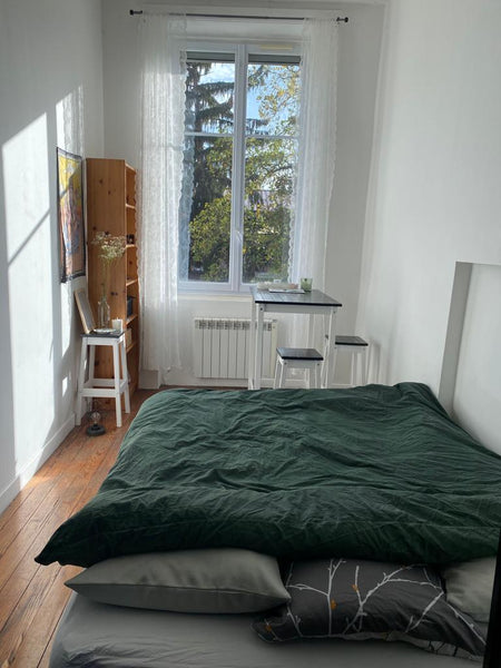 Ce logement unique est proche de tous les sites et commoditAppart traversant, lu  superbe appart dans le quartier de la Croix Rousse Entire rental unit vacation rental 751925352235986498