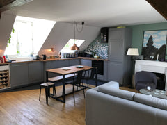 The charm of an old but renovated apartment full of charm, organized around a la Paris, France Lovely flat in Belleville / Buttes Chaumonts Entire rental unit vacation rental 19304993