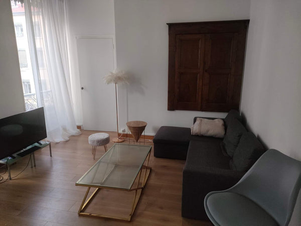 Profitez d'un logement de 60m2 grande hauteur sous plafond et du cachet . Logeme Lyon, France T2 60m2 Saxe Gambetta /Clean flat 60m2 Center City Entire rental unit vacation rental 770904669109636471