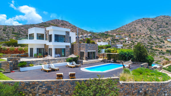 4 Bedrooms, 4 Bathrooms, Private Pool, Magnificent Views.<br />White VIP Villa i Chania, Greece Seaview 4BR Villa: Private Pool, Garden, Elounda Entire villa vacation rental 9375545