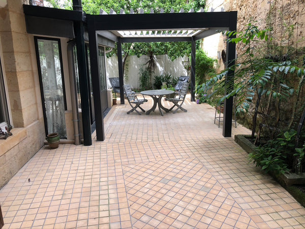 Notre appartement de 100m2, donnant sur le jardin /terrasse ombragée, est atypiq  Appartement ATYPIQUE AVEC JARDIN Entire rental unit vacation rental 36779655