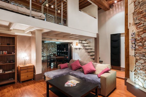 Ce duplex Loft en open space est situé au 1er étage d’un immeuble du 16e siècle. Farnay, France Duplex Loft de charme Vieux Lyon- situation idéale Entire rental unit vacation rental 31064284