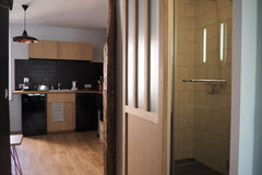 Petit 2 pièces traversant sur cour fleurie et rue, 1er étage, tout neuf et équip Paris, France Joli petit 2 pièces tout neuf Entire rental unit vacation rental 13406809