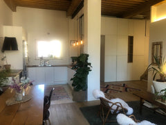 Appartement spacieux de 80m2, très agréable, donnant sur la place BERTONE.<br /> Lyon, France CANUT MODERNE Entire rental unit vacation rental 27146997