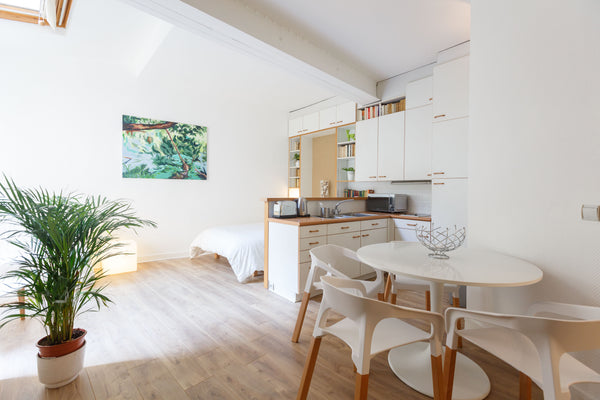 AN AMAZING STUDIO WITH GARDEN<br /><br /><b>The space</b><br />It is located at  Paris, France AN AMAZING STUDIO WITH GARDEN Private room in loft vacation rental 4022383