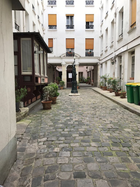 Quartier charmant, calme et commerçant, à deux pas des musées et autres attracti Paris, France Studio au pied du Bon March Entire rental unit vacation rental 21467646
