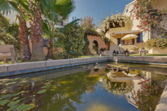 A small beach hideaway...<br />In a quiet neighbourhood next to the beach, just  Chania, Greece Two floor apt. REVEKKA Platanias Entire rental unit vacation rental 14114721