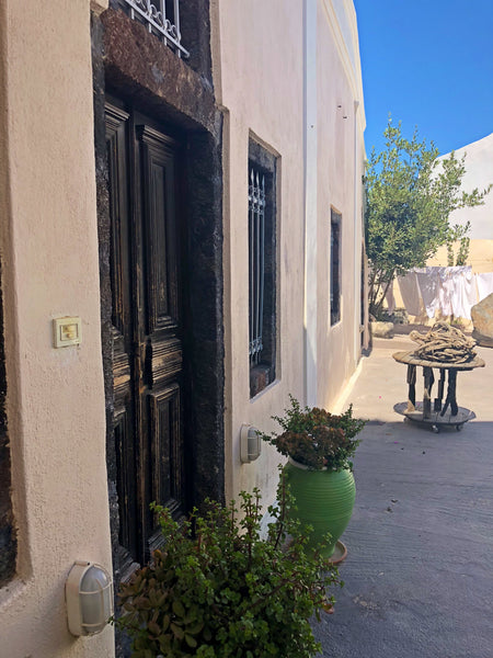 Just a short walk (4-5 min) from the centre of Fira, Emerald Apartments is a Cyc  Emerald Real Cave House Fira Earthen home vacation rental 27417309