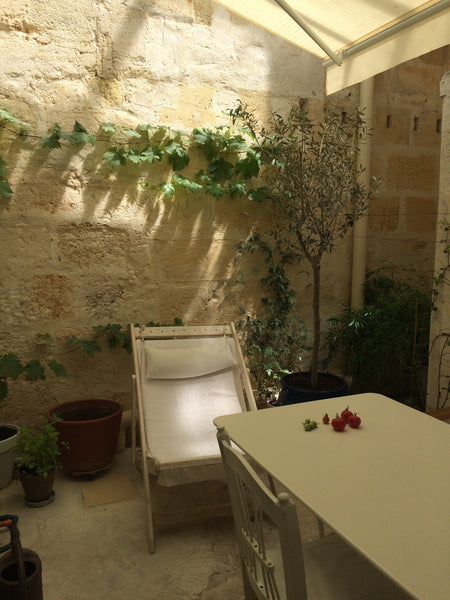 Situé au centre ville de Bordeaux à 100 m du Jardin Public, vous serez hébergé d  Chambre Studio Bordeaux Centre 100 m Jardin Public Private room in home vacation rental 656504074266104248