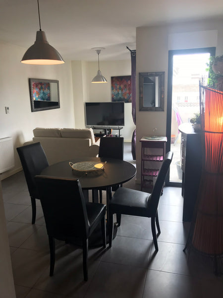 Logement très éclairée et très calme. Parfaitement situé au quartier des chartro Bordeaux, France Logement cosy et très confort Entire condo vacation rental 35537224