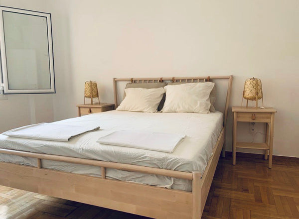 Paris, Île-de-France, France Appart /terrasse/ lumineux / Centre d’Athenes Entire condo vacation rental 38086468