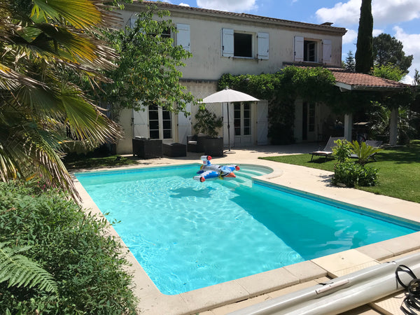 Bienvenue chez vous! Confort, calme, havre de paix, écrin de verdure avec piscin  Grande villa piscine entre Bordeaux et les plages Entire villa vacation rental 25890351