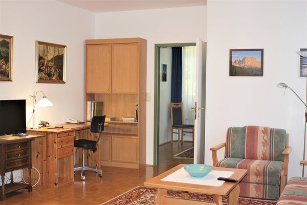 Ganz in der Nähe von Schönbrunn befindet sich im grünen 13. Bezirk in ruhiger Um  Helle Wohnung in der Nähe von Schönbrunn Entire serviced apartment vacation rental 45540595