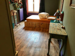 Mon logement est proche des transports en commun, du centre ville, en face du Ja Bordeaux, France Grand espace créatif en coeur de ville Private room in rental unit vacation rental 17207215