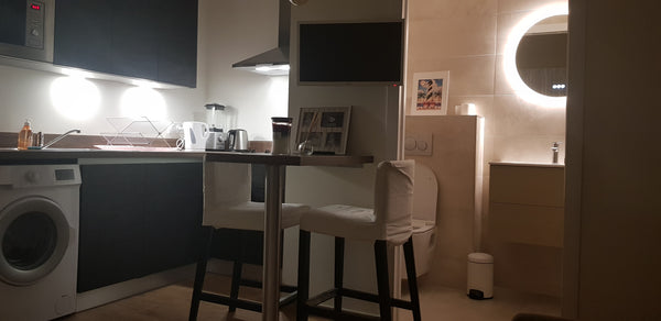 Studio  de 16 m2 aux pieds des vignes du château pape Clément et à 5 min à pied   studio  au coeur des vignes Entire guest suite vacation rental 52491621