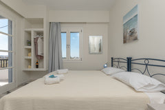 Corner room on the 1st floor with amazing views and comfortable balcony, in the  Naxos, Greece Central apartment with great view and balcony Entire rental unit vacation rental 43605980