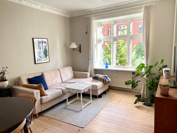 Cozy, tidy apartment with only 30 minutes walk to inner city. 300 meters from su Copenhagen, Denmark Cozy apartment in hip area - close to inner city Entire rental unit vacation rental 39315416