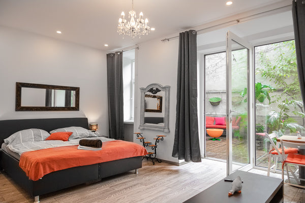 This apartment is ideal for big groups of eight and also for long and short stay  Fullfilling 3 BR Apt. with Pleasing Patio Entire rental unit vacation rental 696867412192353741